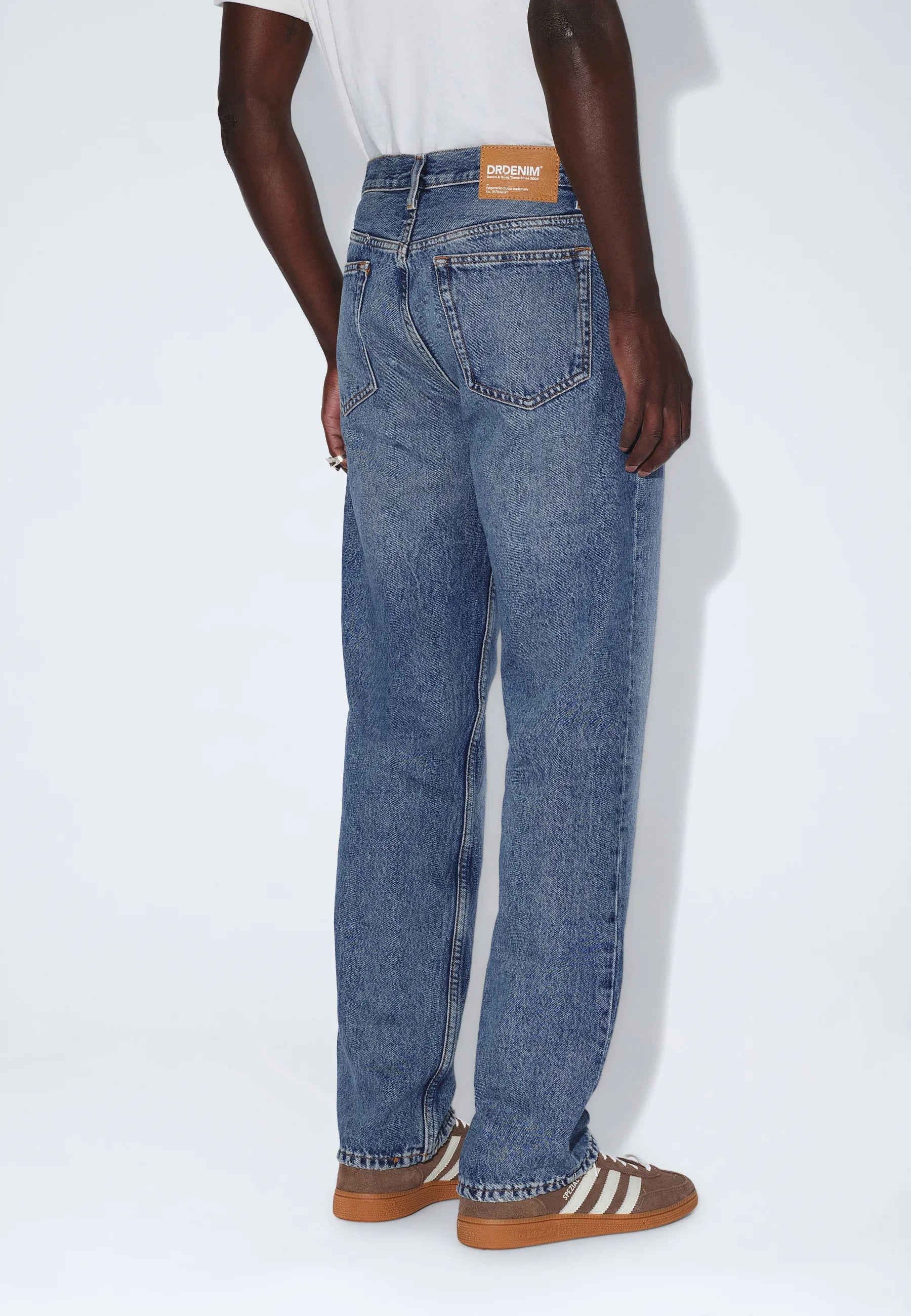 2010110L02_DrDenim_DashStraight_StreamSkyFade_main_M4_1