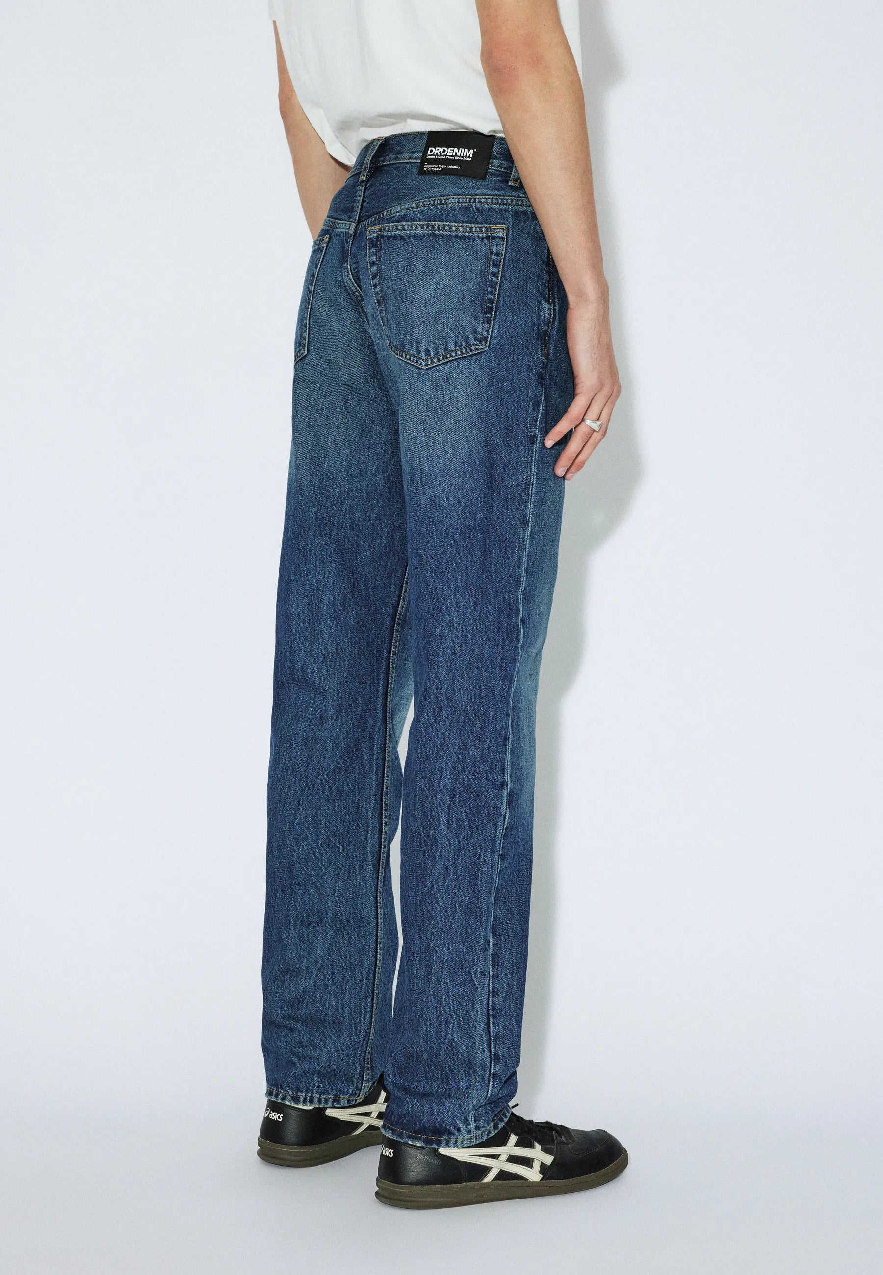 2010110L97_DrDenim_DashStraight_StreamDarkFade_Main_M4_1