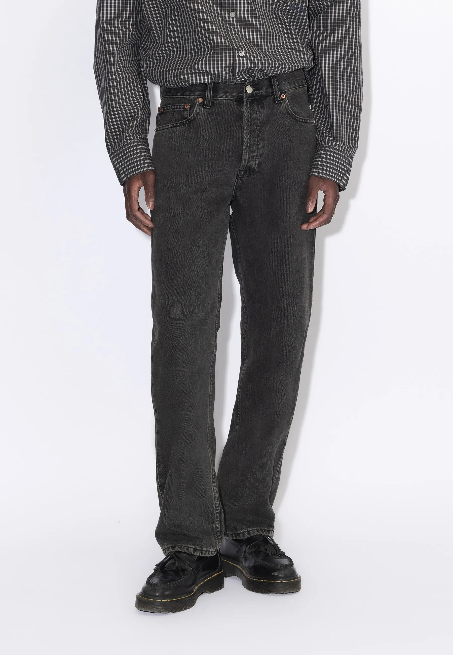 2010110V60_DrDenim_DashStraight_AgedBlack_Main_M3_1