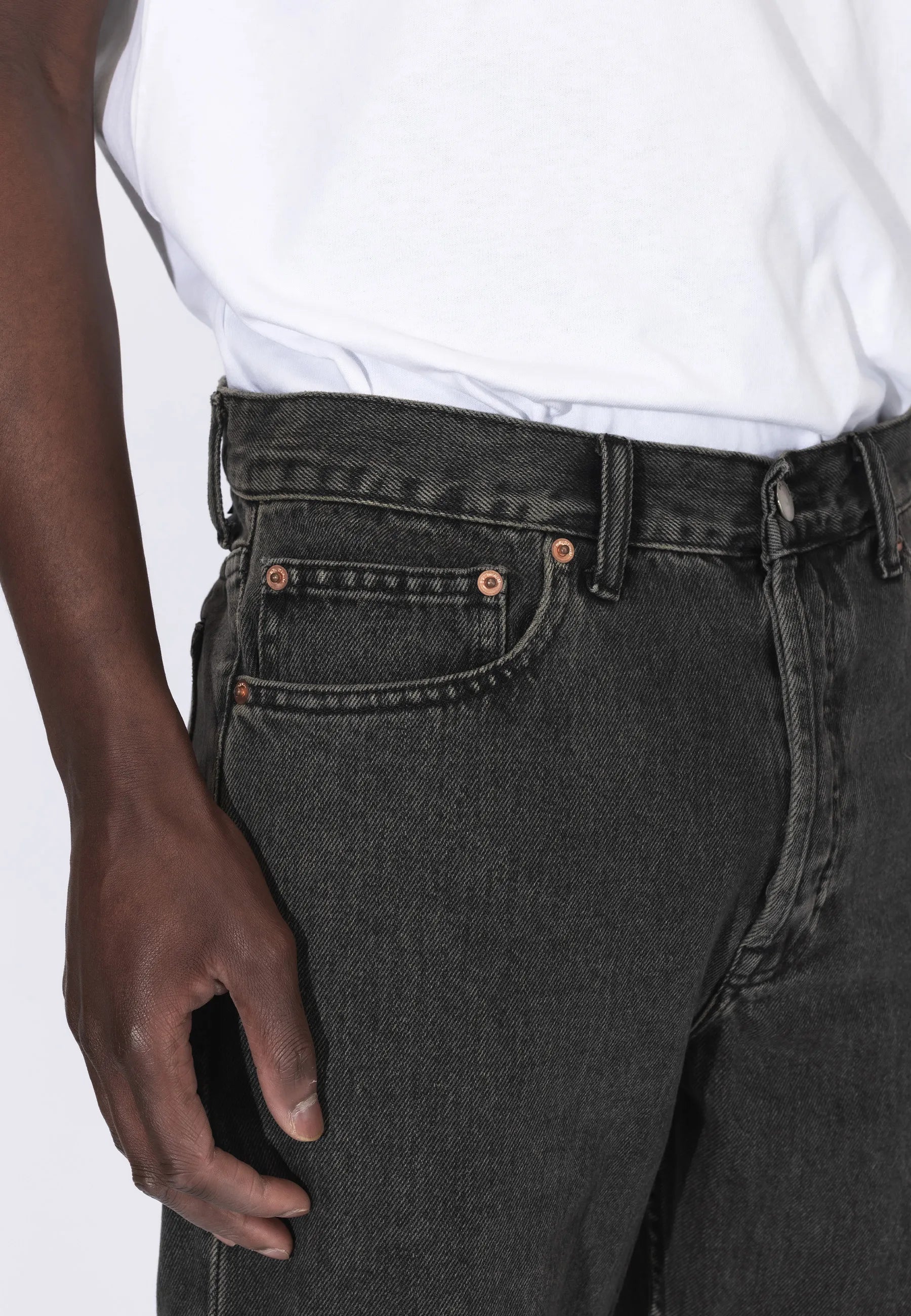 2010110V60_DrDenim_DashStraight_AgedBlack_Main_M5_1