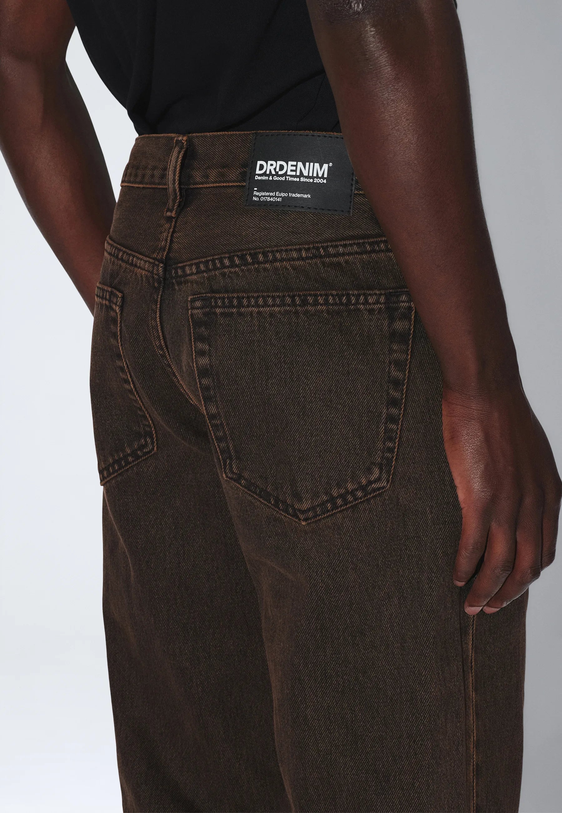 2010110V71_DrDenim_DashStraight_JetBrown_main_M5_2