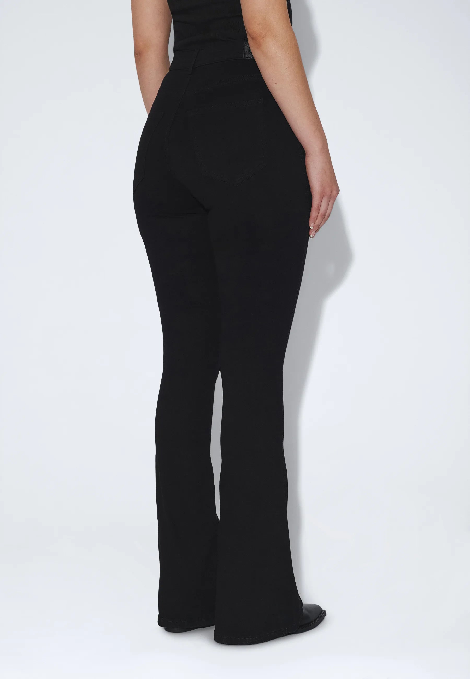 2030102101_DrDenim_MoxyHighFlare_Black_main_W4_1