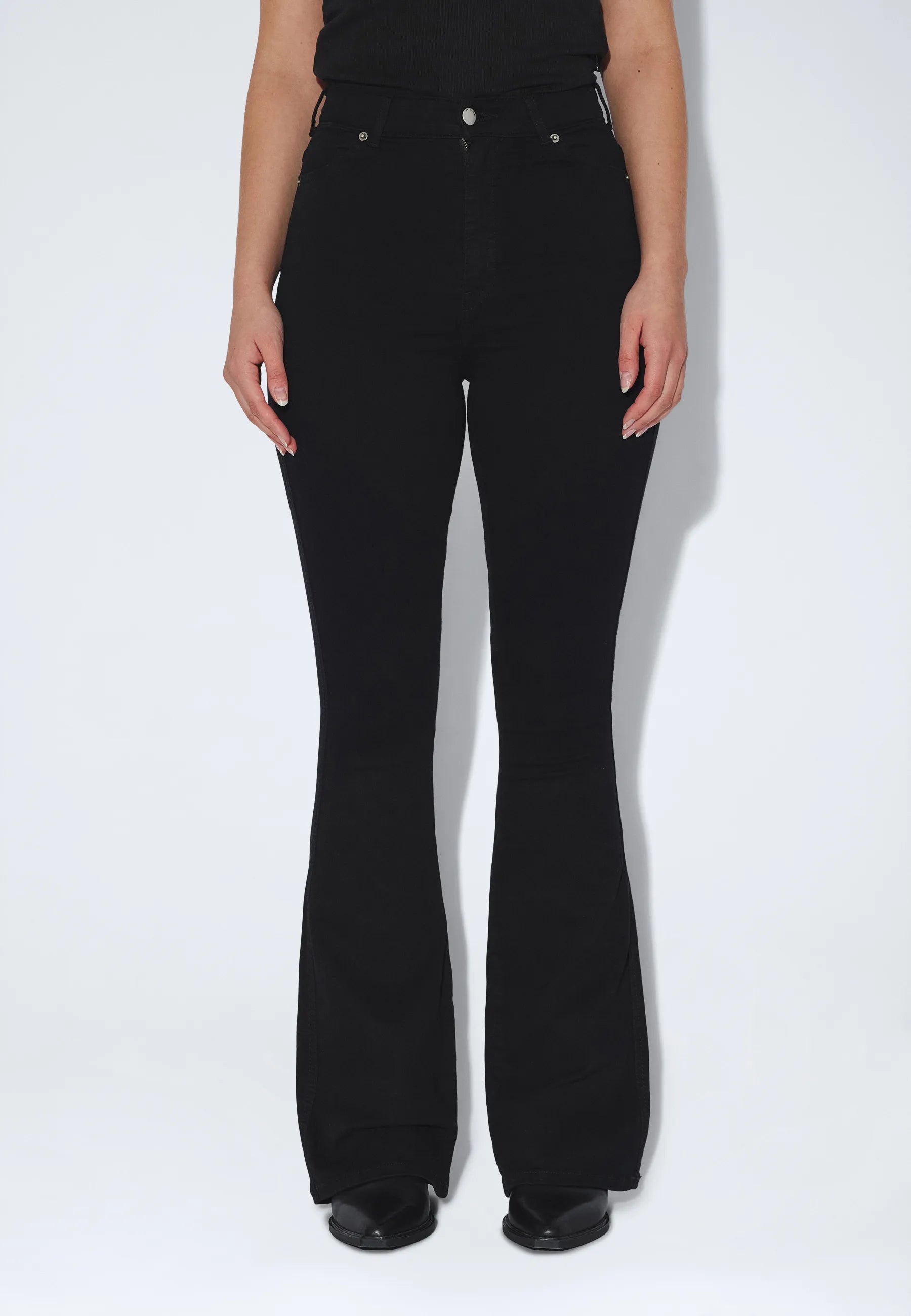 2030102101_DrDenim_MoxyHighFlare_Black_main_W6_1