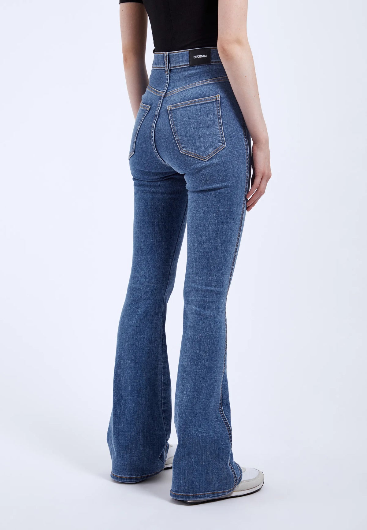 2030102V47_DrDenim_Moxyhighflare_valeskyplain_Main_W4_1