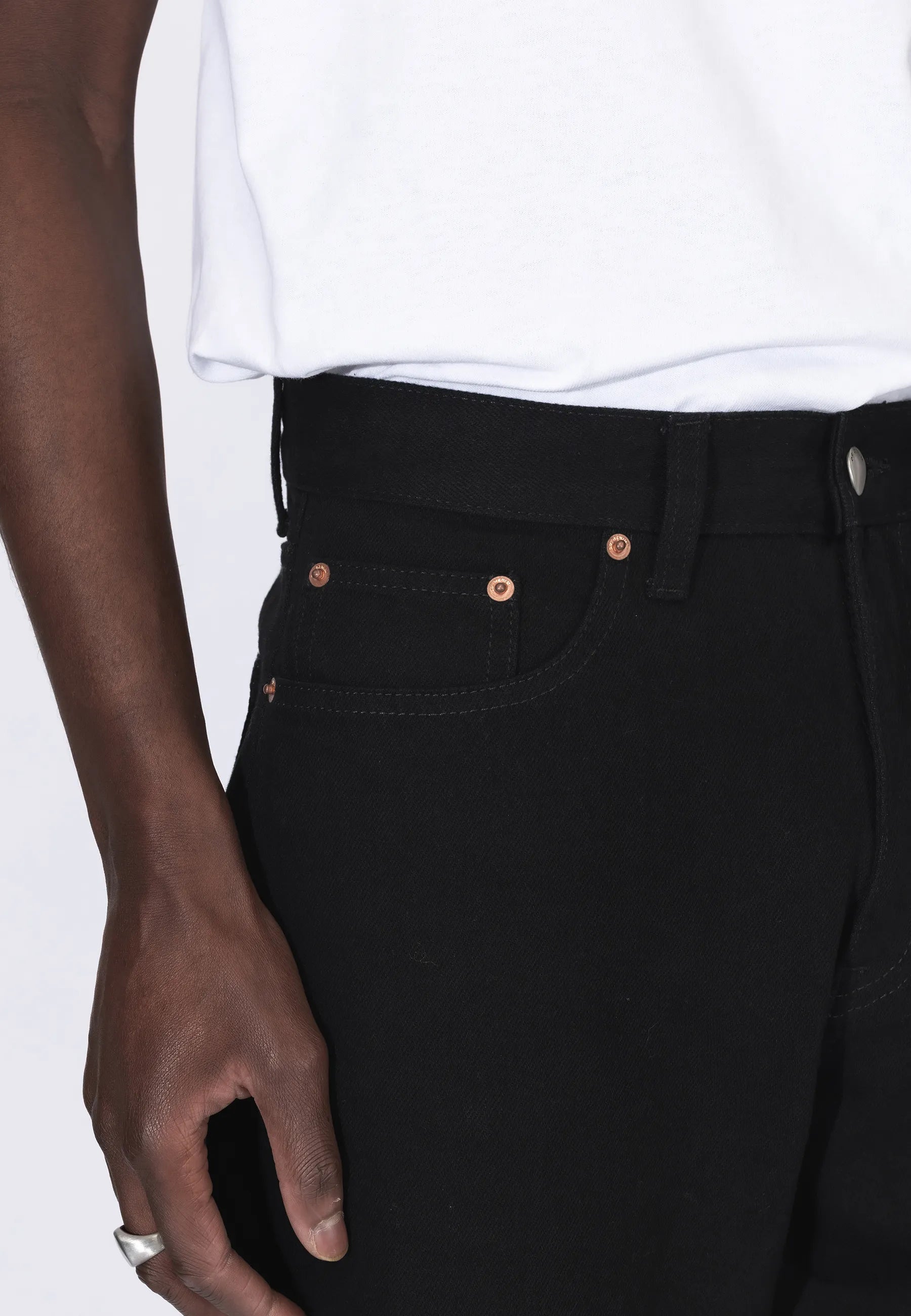2110102101_DrDenim_OmarRelaxed_Black_Main_M5_1