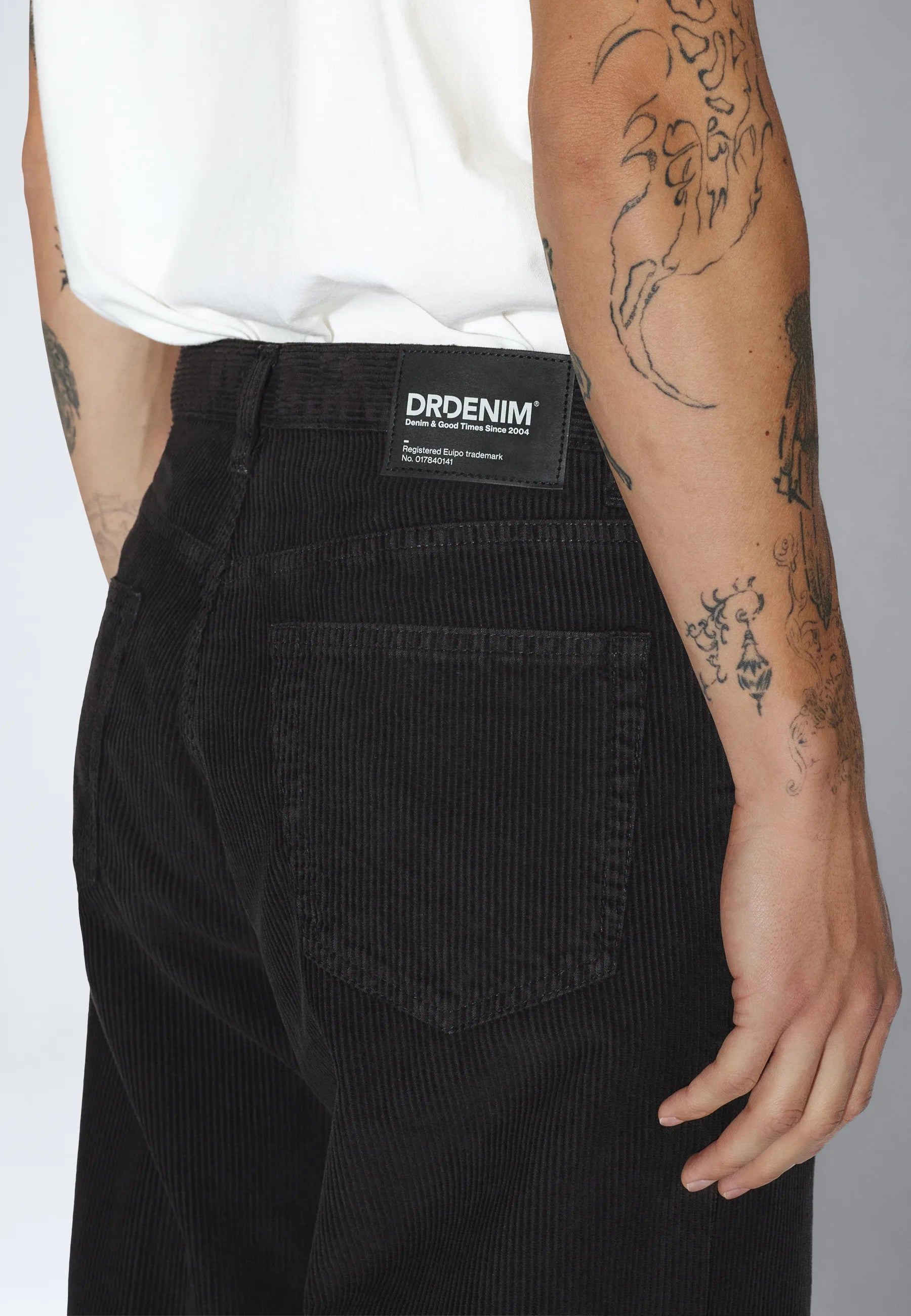 2110102102_DrDenim_OmarRelaxed_BlackCord_main_M5_2