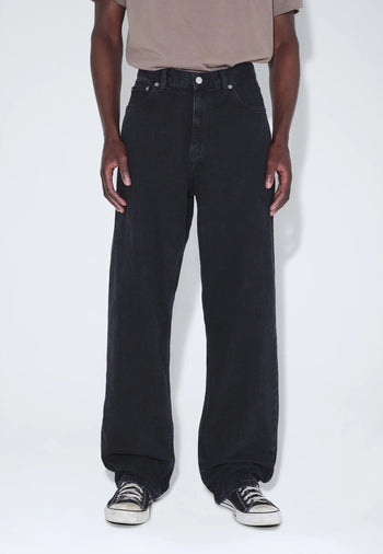 2110102A70_DrDenim_OmarRelaxed_WornBlack_Main_M3