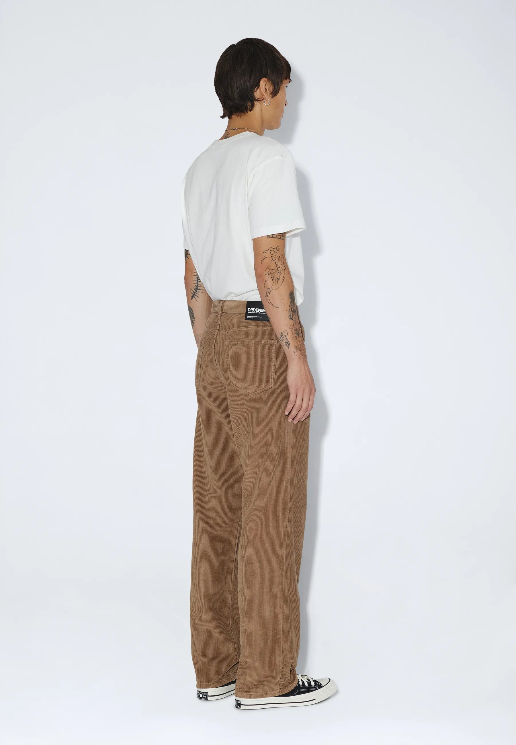 2110102BM6_DrDenim_OmarRelaxed_WashedKhakiCord_main_M2_1