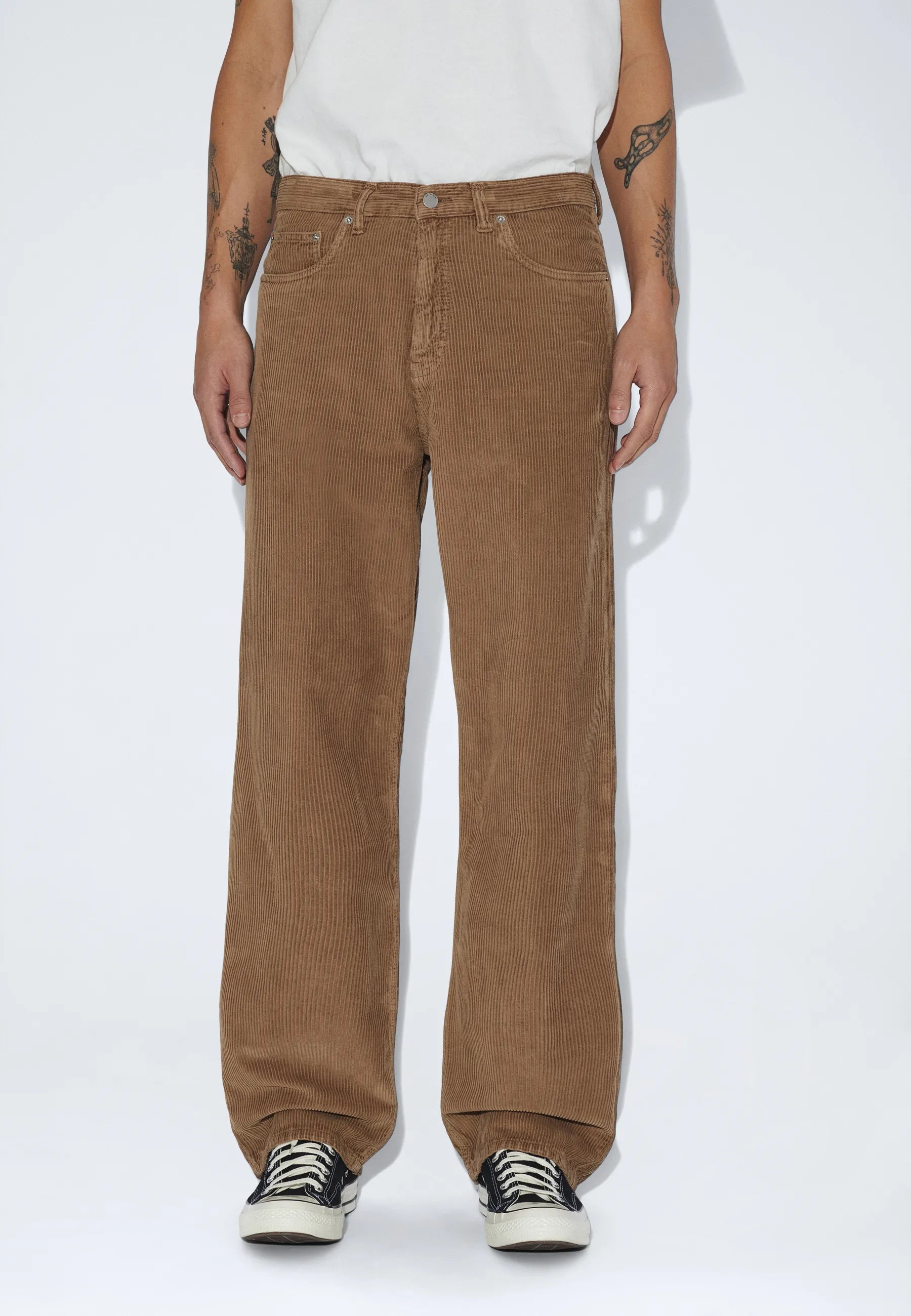 2110102BM6_DrDenim_OmarRelaxed_WashedKhakiCord_main_M3_1
