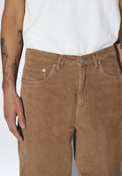 2110102BM6_DrDenim_OmarRelaxed_WashedKhakiCord_main_M5_1