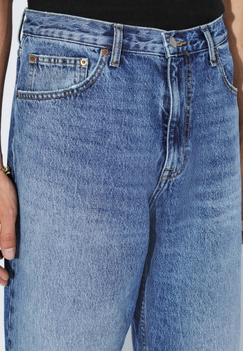 2110102L90_DrDenim_OmarRelaxed_StreamMidFade_Main_M5_1