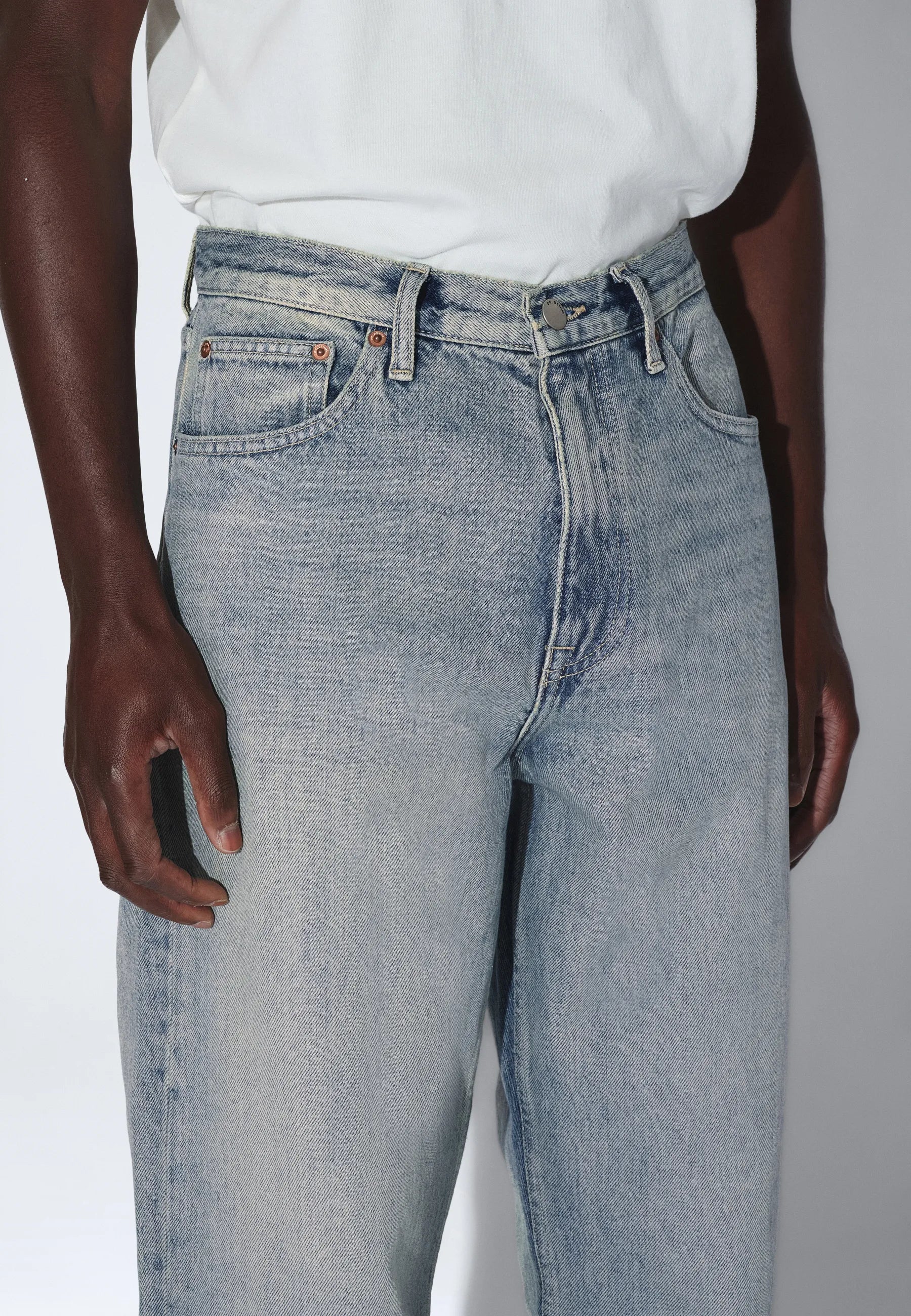 2110102M01_DrDenim_OmarRelaxed_DriftLightUsed_main_M5_1