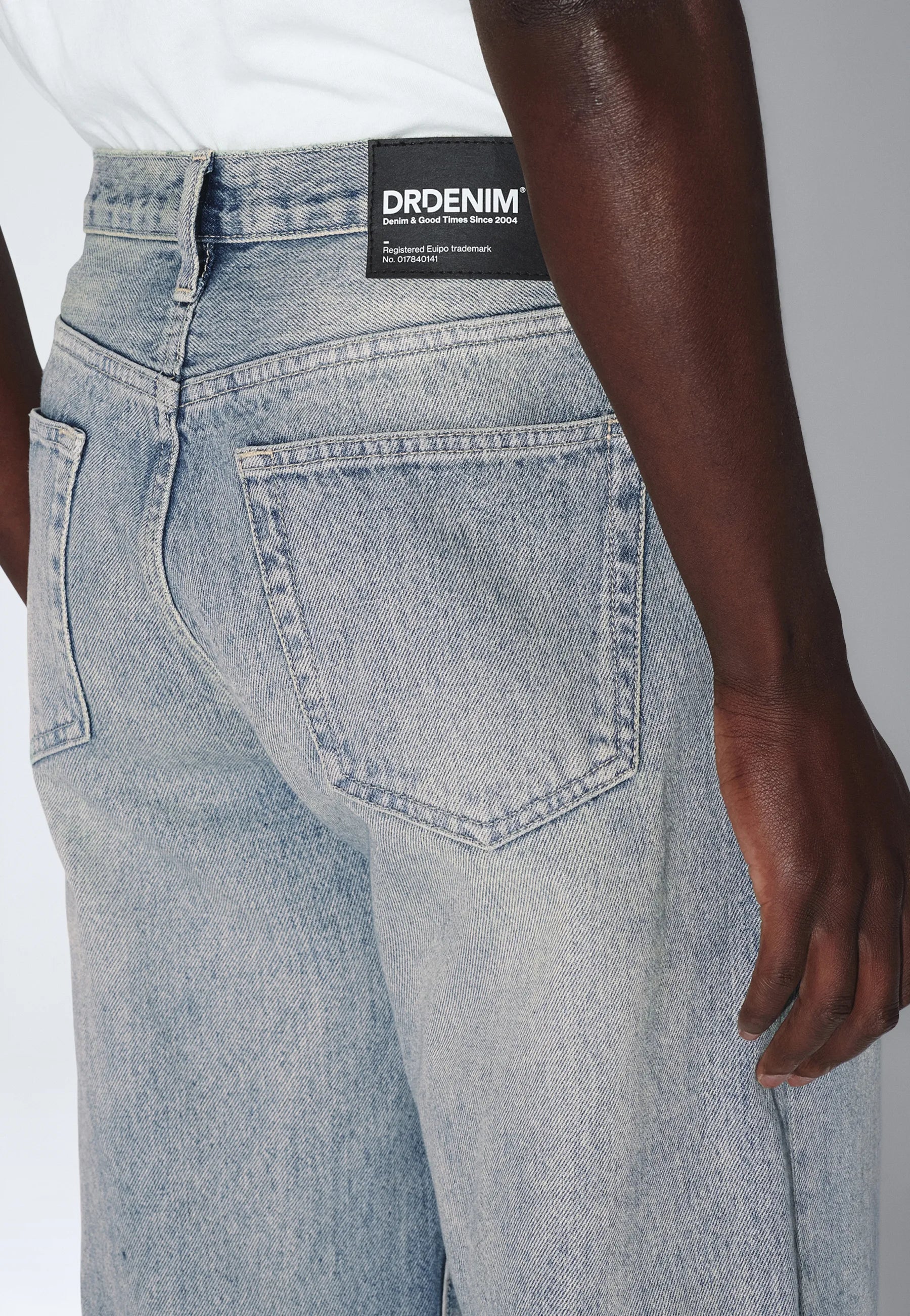 2110102M01_DrDenim_OmarRelaxed_DriftLightUsed_main_M5_2