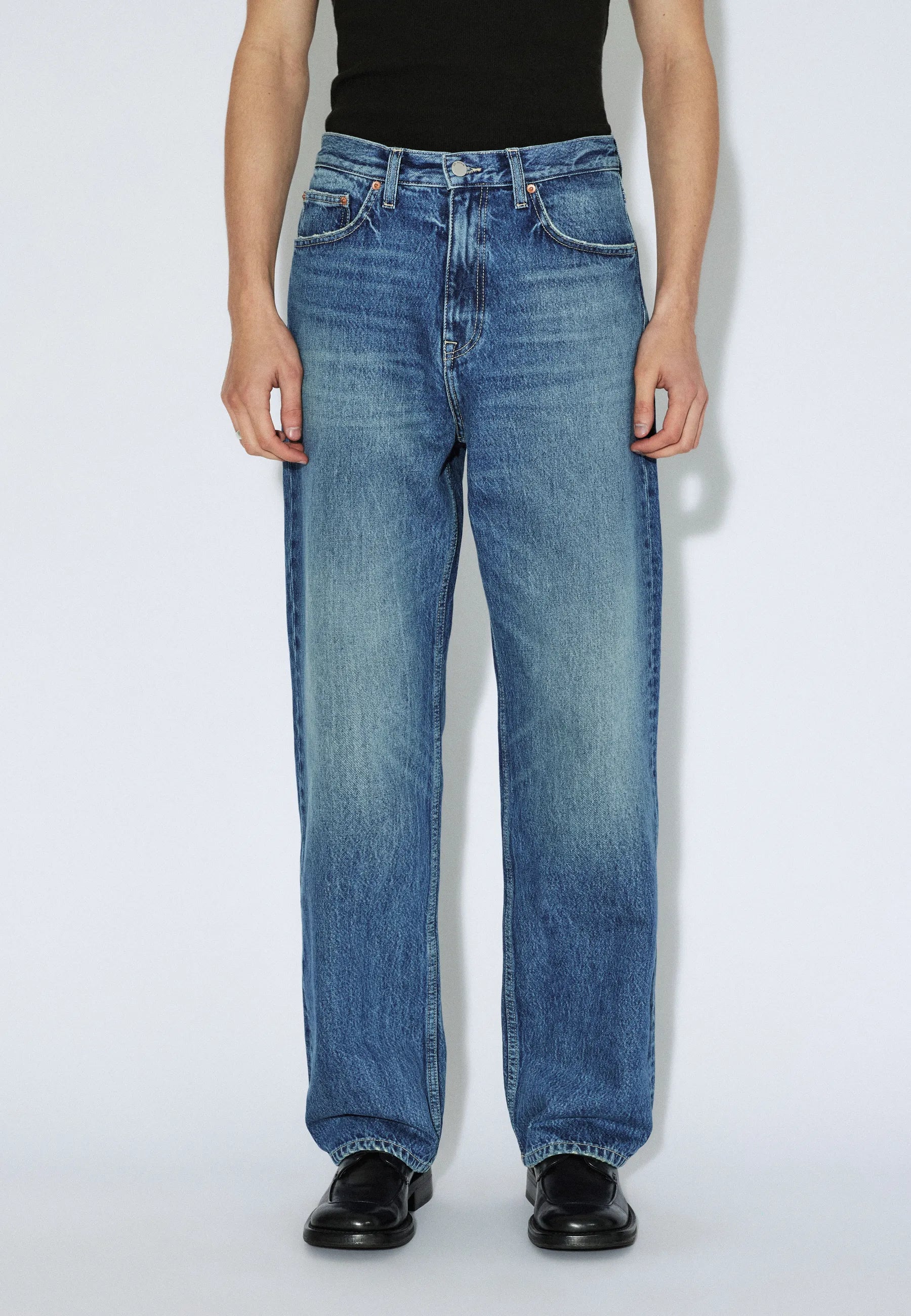 2110102M06_DrDenim_OmarRelaxed_DriftMidUsed_Main_M3_1