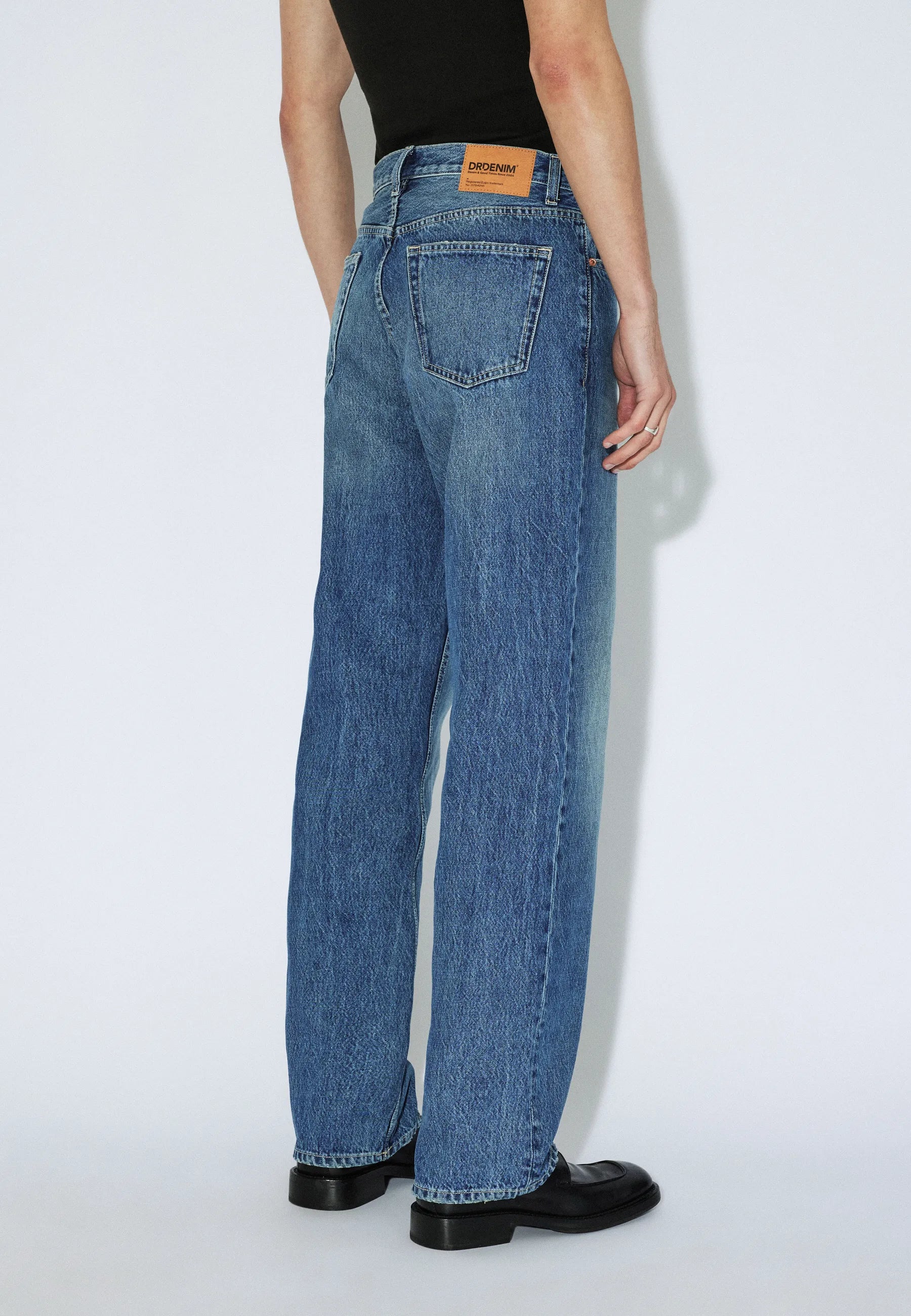 2110102M06_DrDenim_OmarRelaxed_DriftMidUsed_Main_M4_1