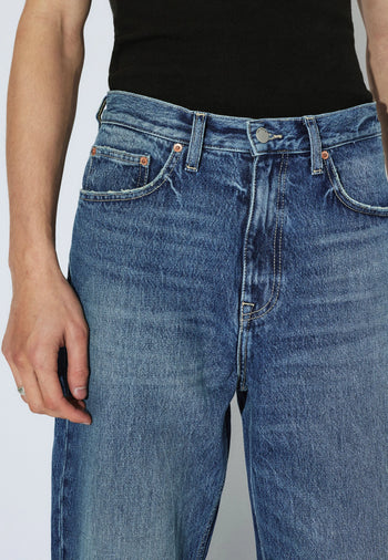 2110102M06_DrDenim_OmarRelaxed_DriftMidUsed_Main_M5_1