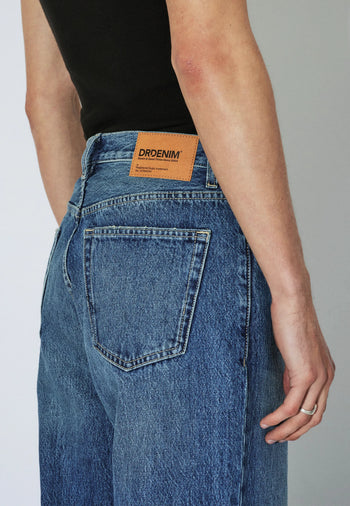 2110102M06_DrDenim_OmarRelaxed_DriftMidUsed_Main_M5_2