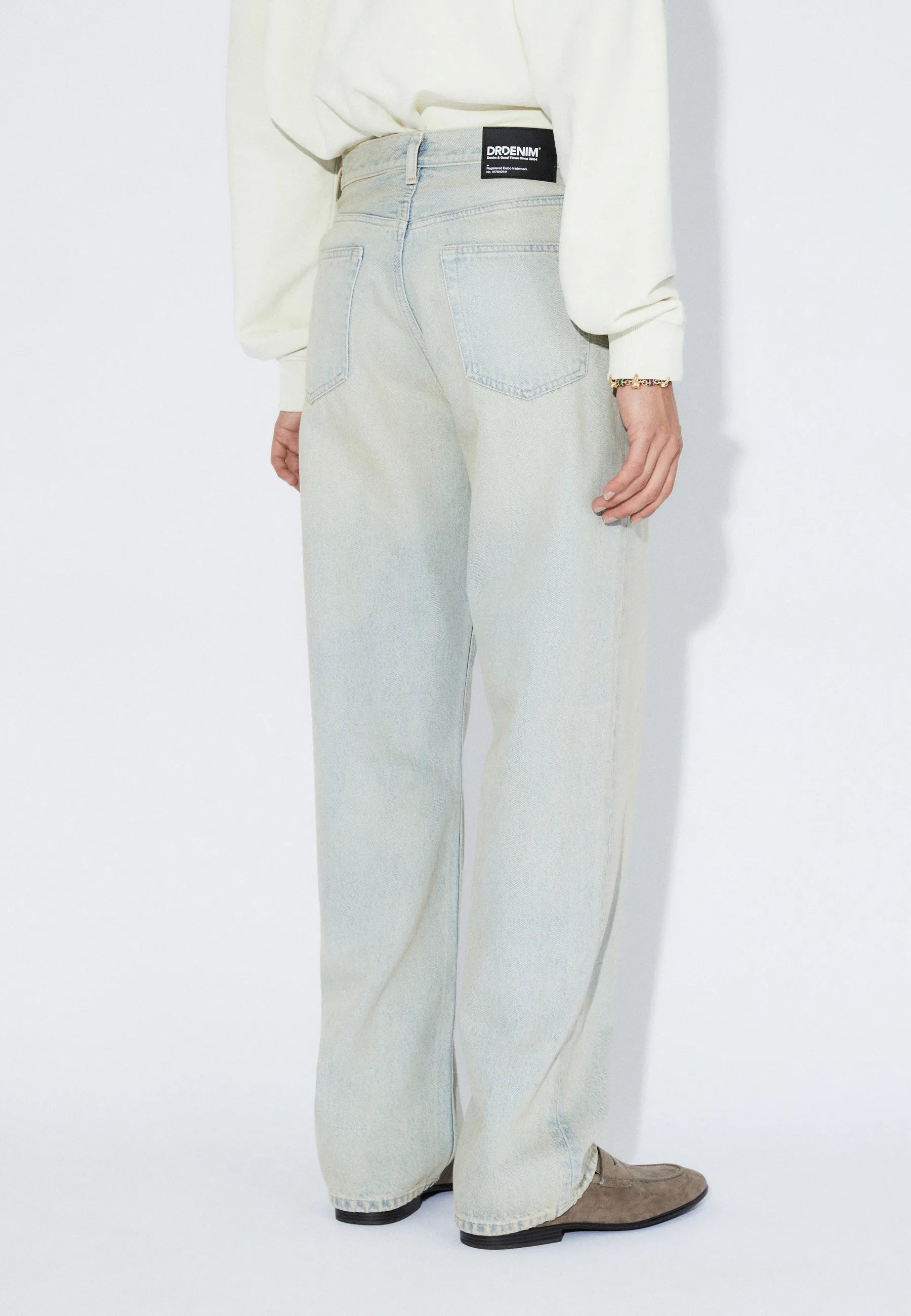 2110102M12_DrDenim_OmarRelaxed_StreamLightSand_Main_M4_1