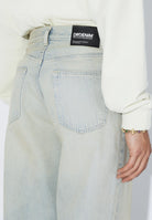 2110102M12_DrDenim_OmarRelaxed_StreamLightSand_Main_M5_2