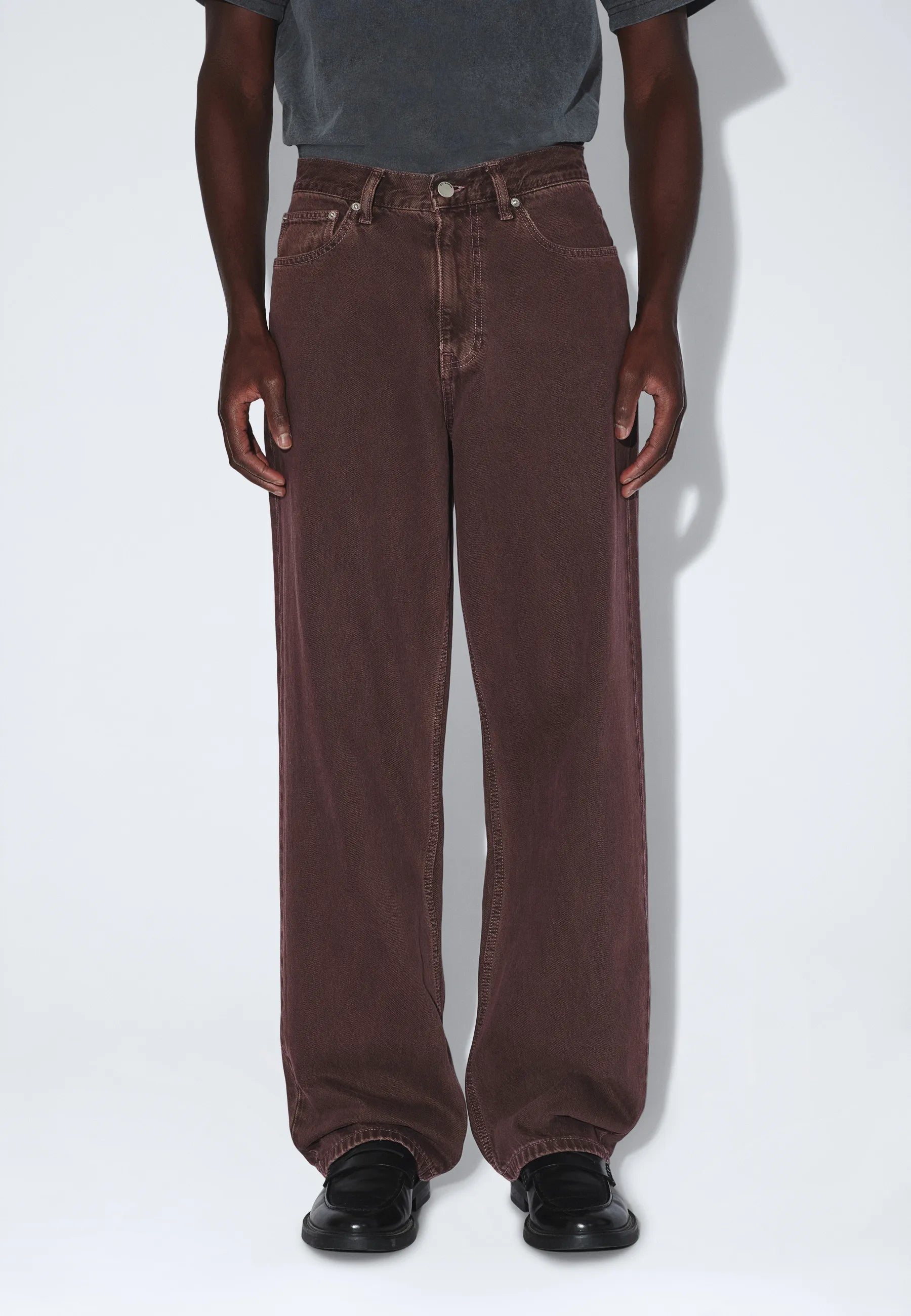 2110102U78_DrDenim_OmarRelaxed_WashedAubergine_main_M3_1
