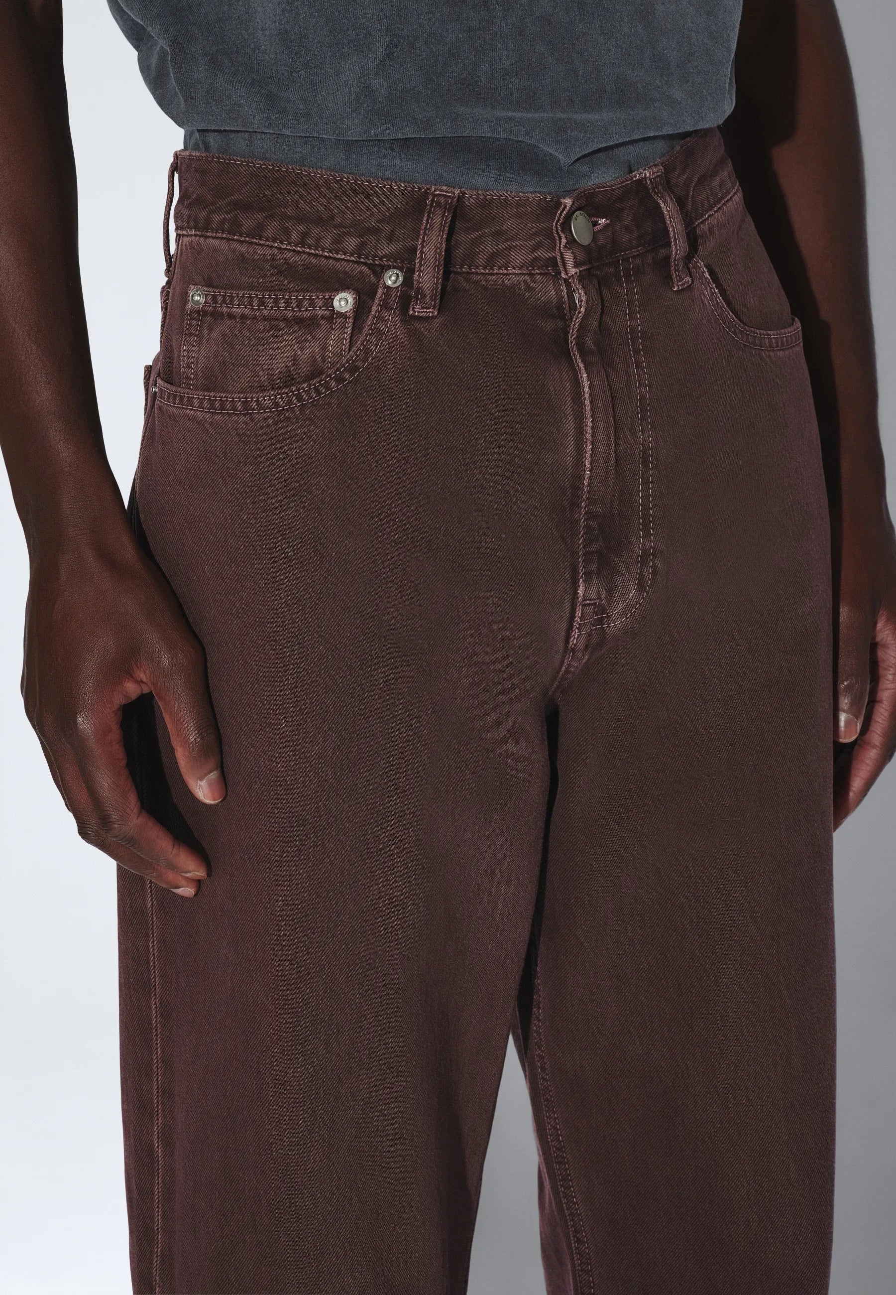 2110102U78_DrDenim_OmarRelaxed_WashedAubergine_main_M5_1