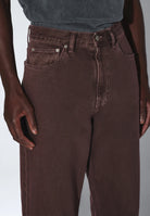2110102U78_DrDenim_OmarRelaxed_WashedAubergine_main_M5_1