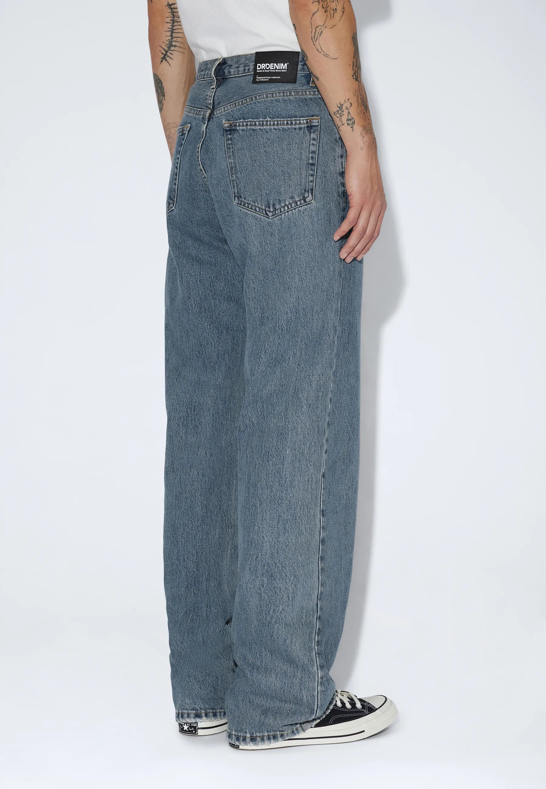 2110102V28_DrDenim_OmarRelaxed_CanyonSkyRetro_main_M4_1
