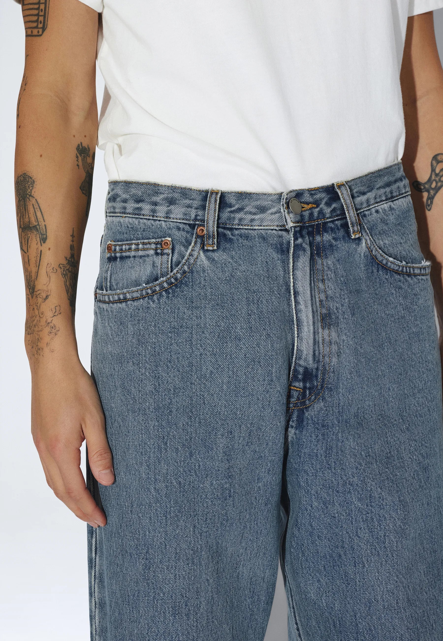 2110102V28_DrDenim_OmarRelaxed_CanyonSkyRetro_main_M5_1