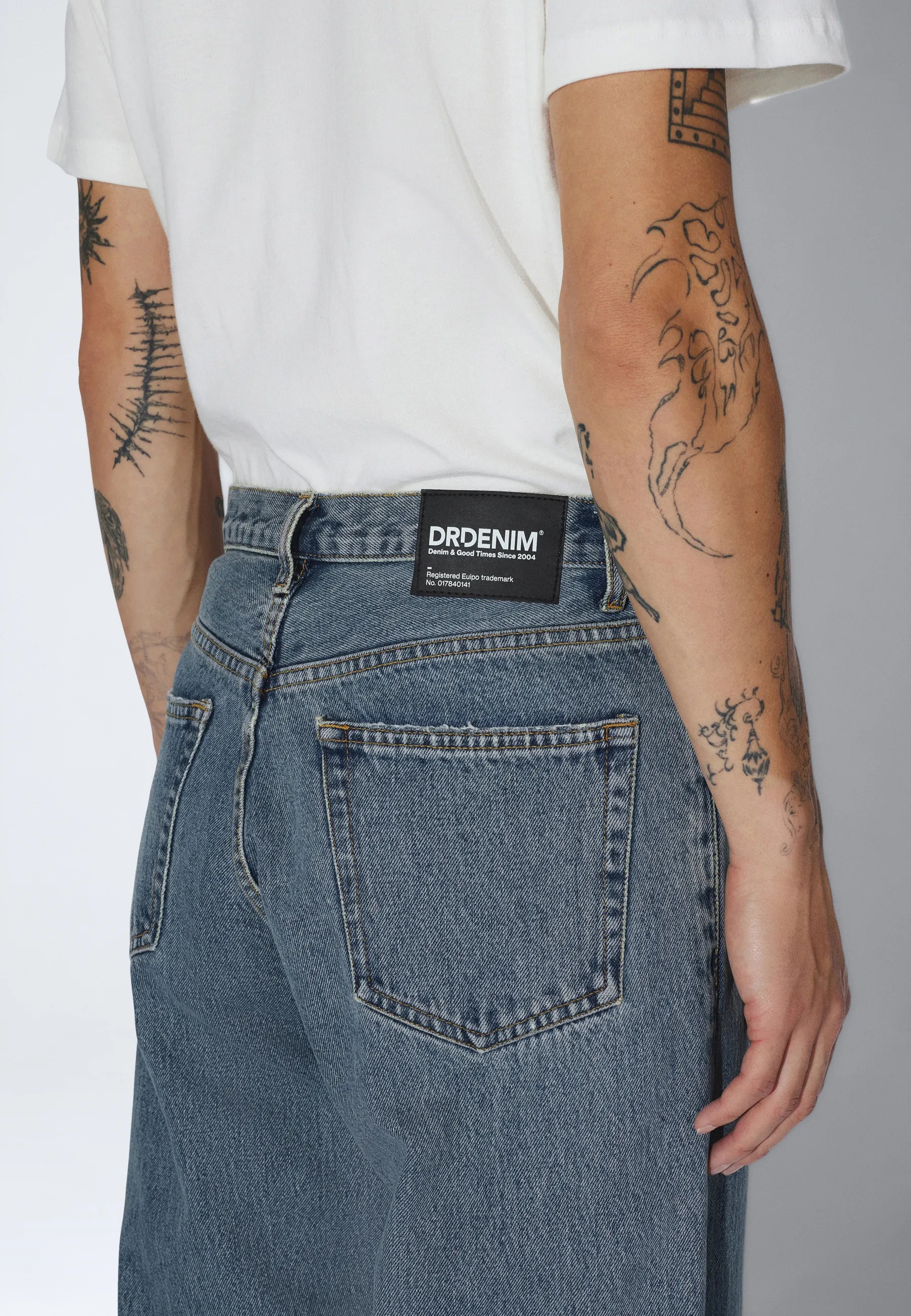 2110102V28_DrDenim_OmarRelaxed_CanyonSkyRetro_main_M5_2