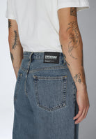 2110102V28_DrDenim_OmarRelaxed_CanyonSkyRetro_main_M5_2