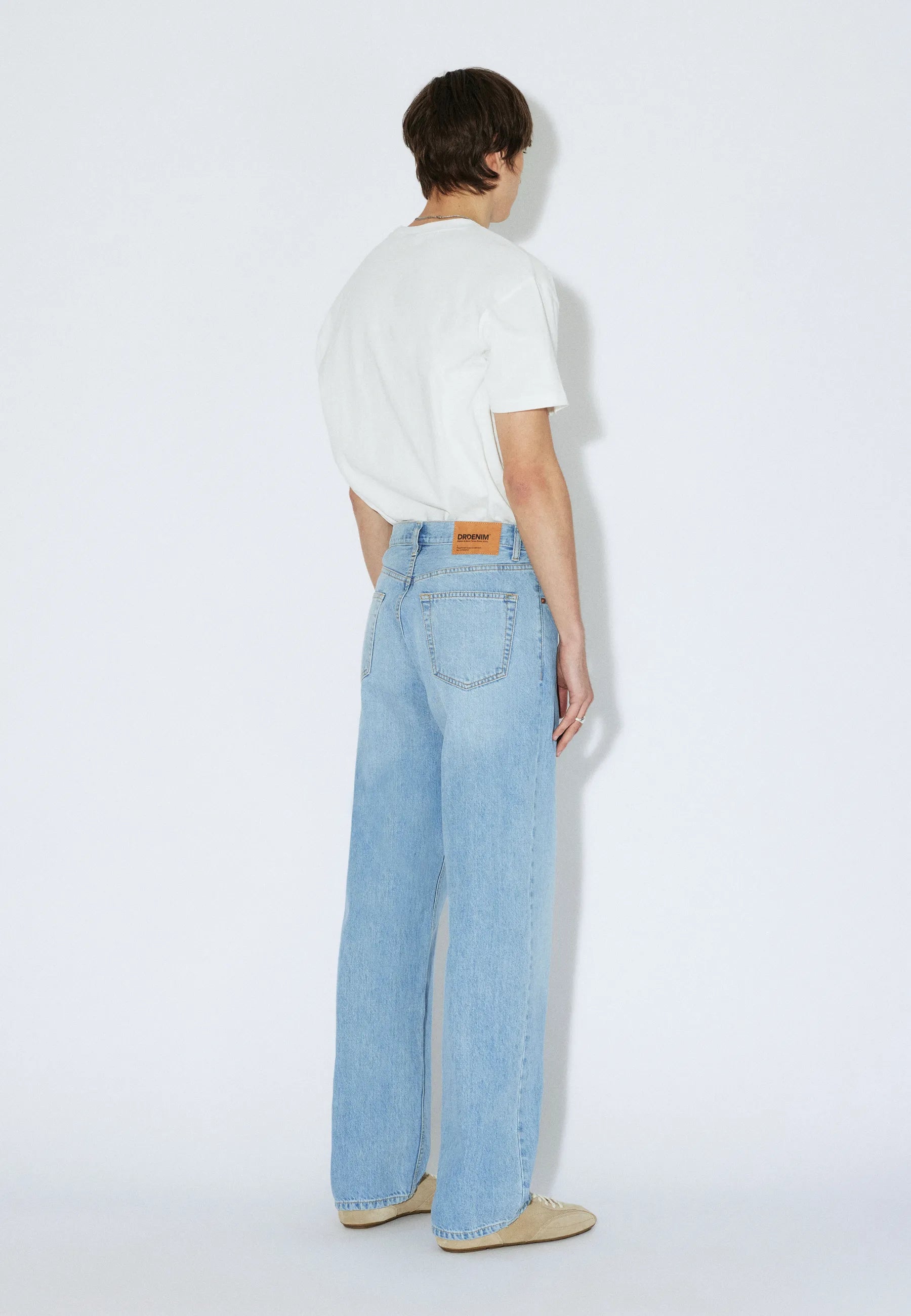 2110102V34_DrDenim_OmarRelaxed_HazeLightUsed_Main_M2_1