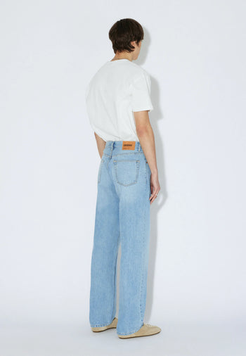 2110102V34_DrDenim_OmarRelaxed_HazeLightUsed_Main_M2_1