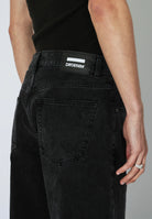 2110103A70_DrDenim_OmarRelaxed_WornBlack_Main_M5_2