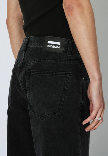 2110103A70_DrDenim_OmarRelaxed_WornBlack_Main_M5_2