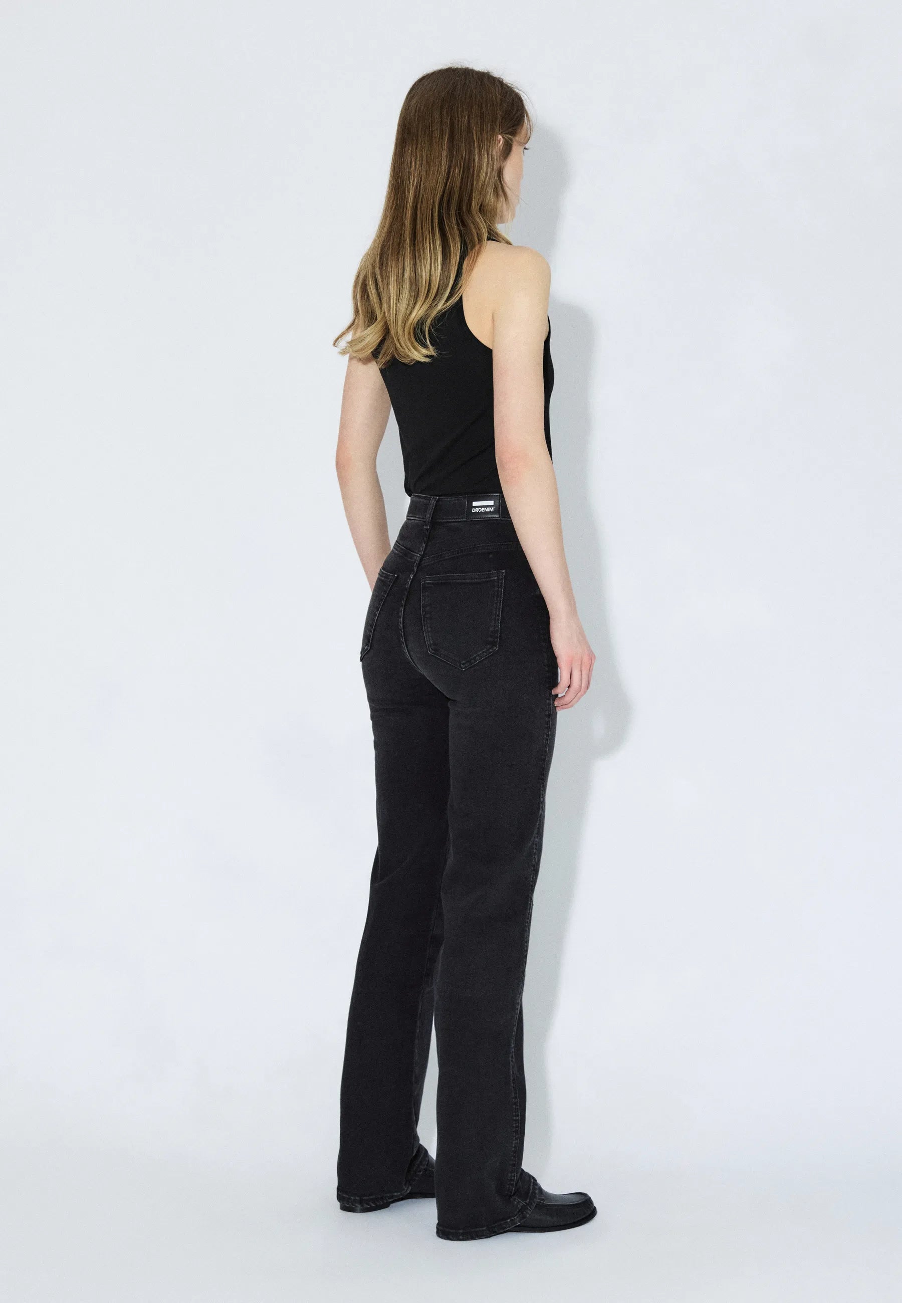 2130106A99_DrDenim_MoxyHighStraight_BlackMist_Main_W2_1