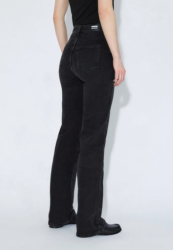 2130106A99_DrDenim_MoxyHighStraight_BlackMist_Main_W4_1