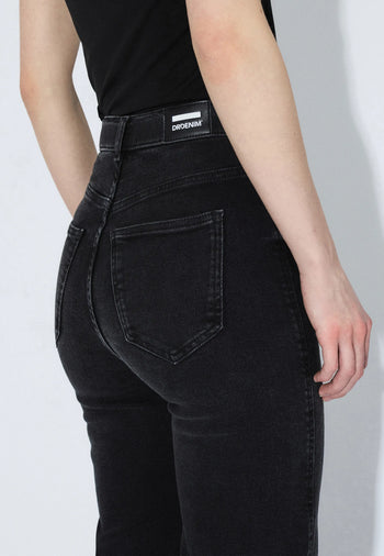 2130106A99_DrDenim_MoxyHighStraight_BlackMist_Main_W5_2