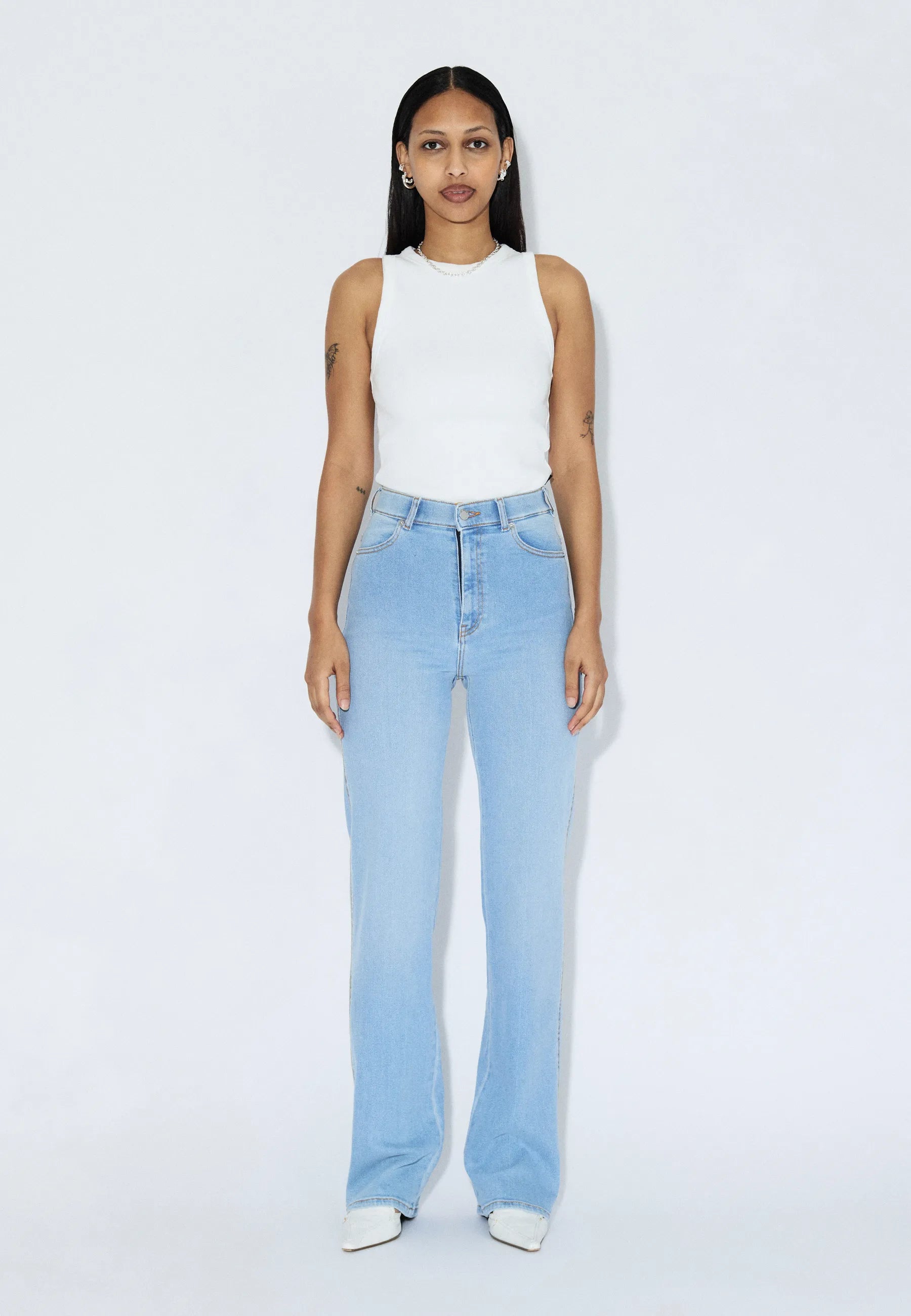 2130106J34_DrDenim_MoxyHighStraight_CapePaleShade_Main_W1_1