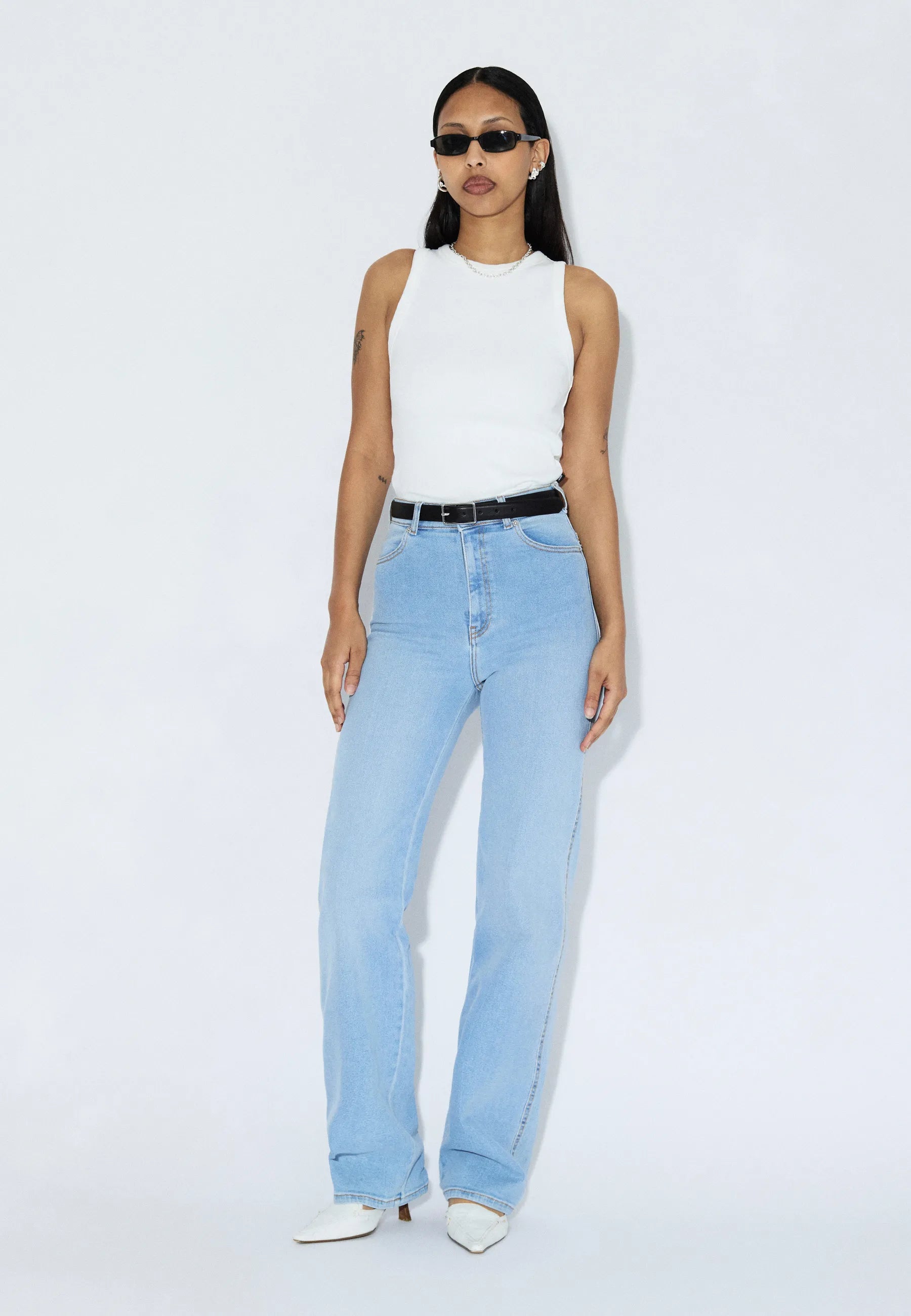 2130106J34_DrDenim_MoxyHighStraight_CapePaleShade_Main_W1_2