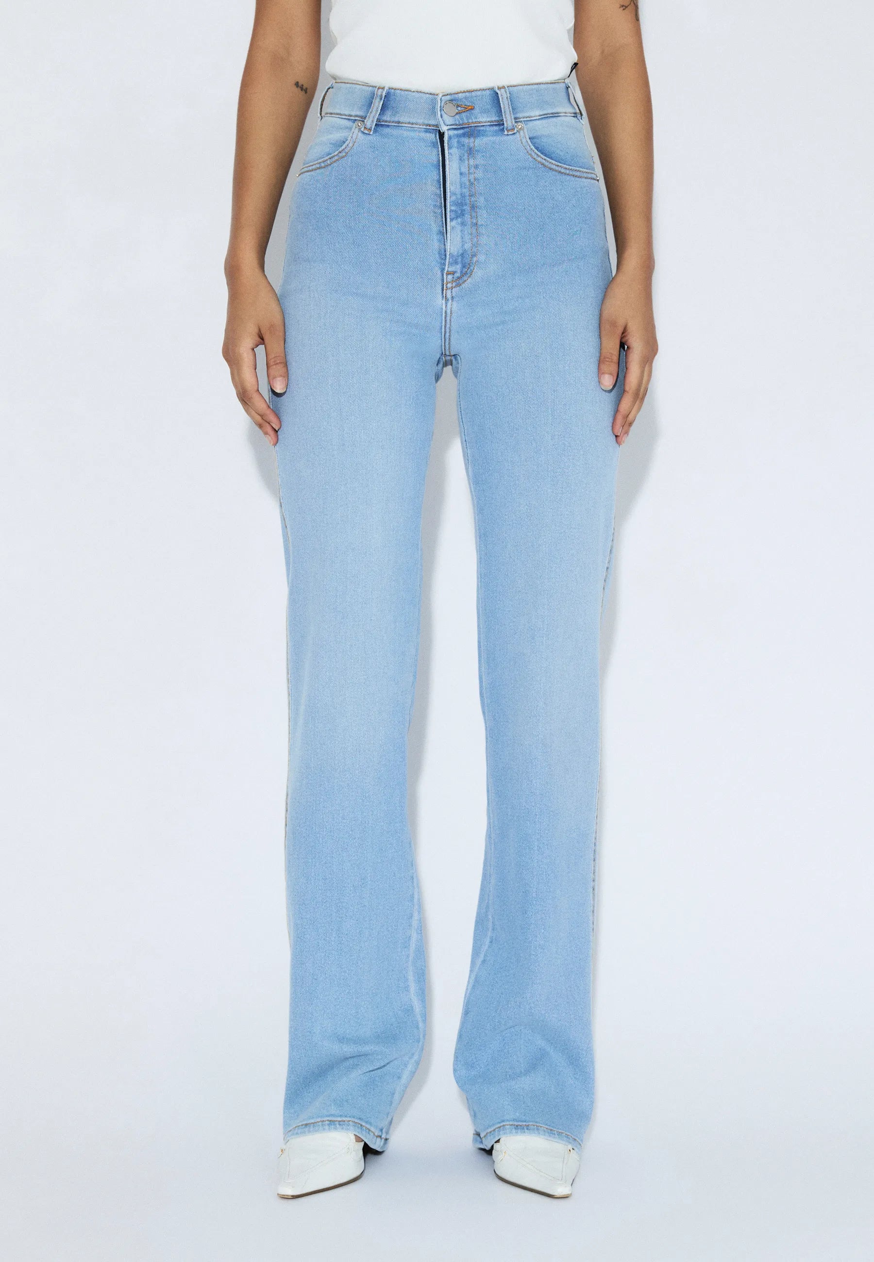2130106J34_DrDenim_MoxyHighStraight_CapePaleShade_Main_W3_1