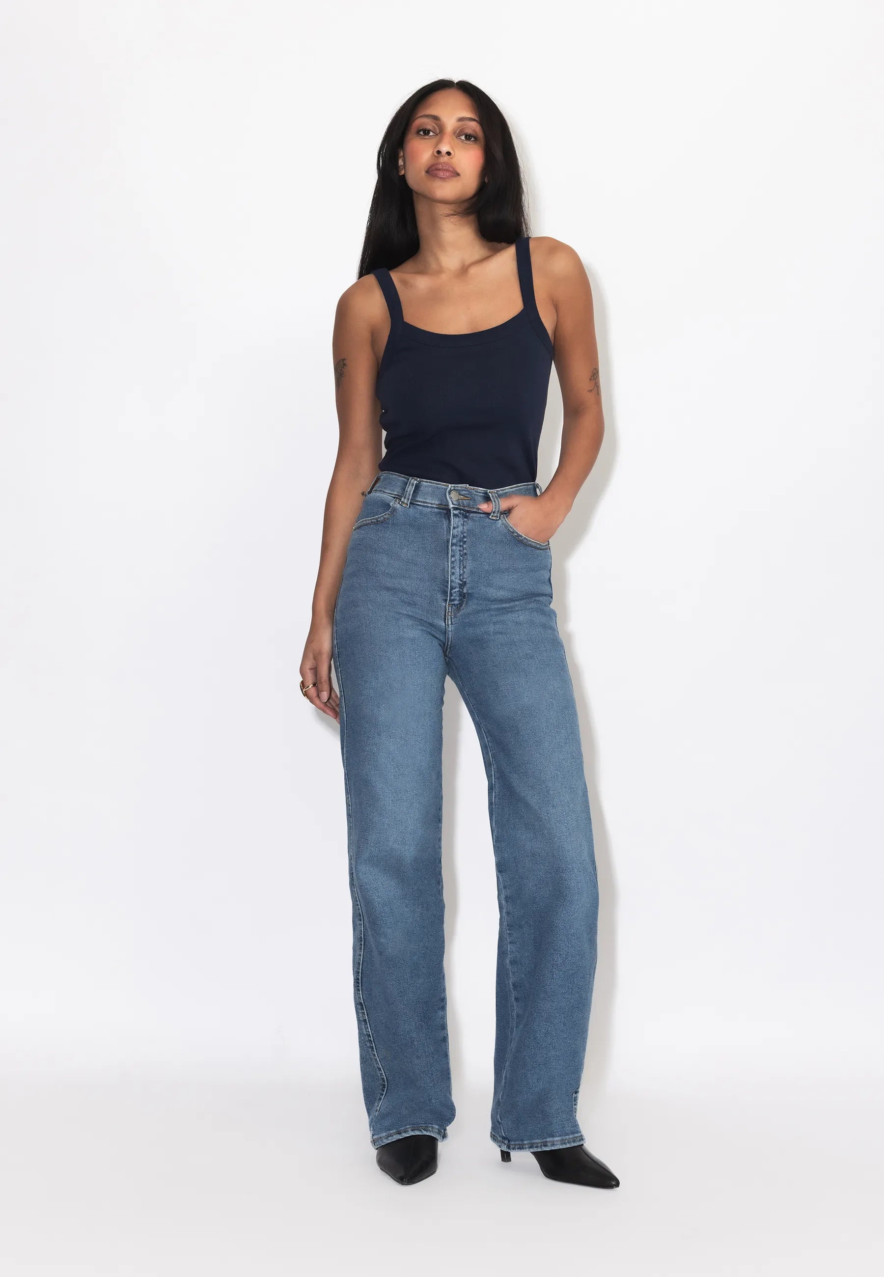 2130106J38_DrDenim_MoxyHighStraight_CapeSkyWornHem_Main_W1_3