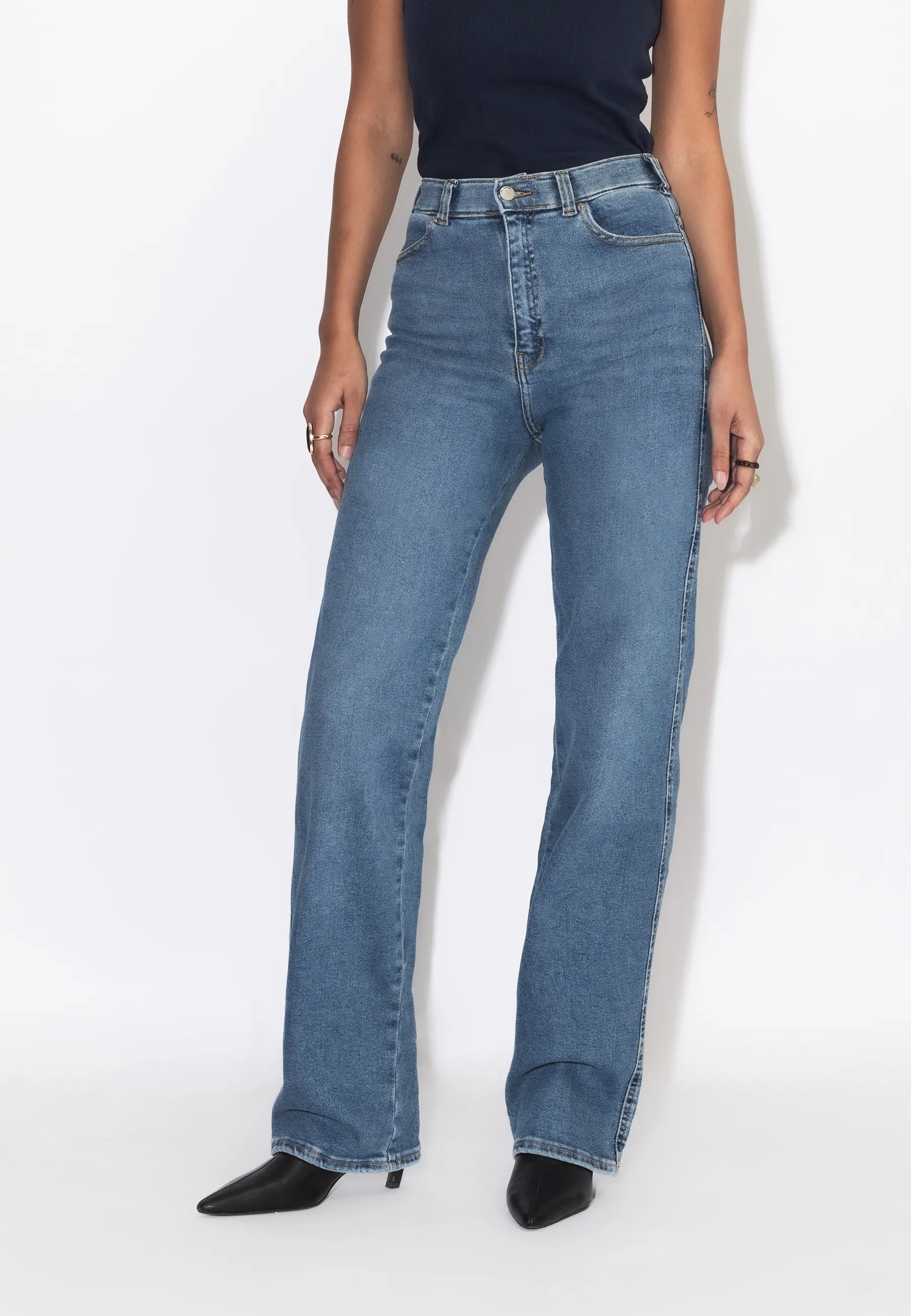 2130106J38_DrDenim_MoxyHighStraight_CapeSkyWornHem_Main_W3_1