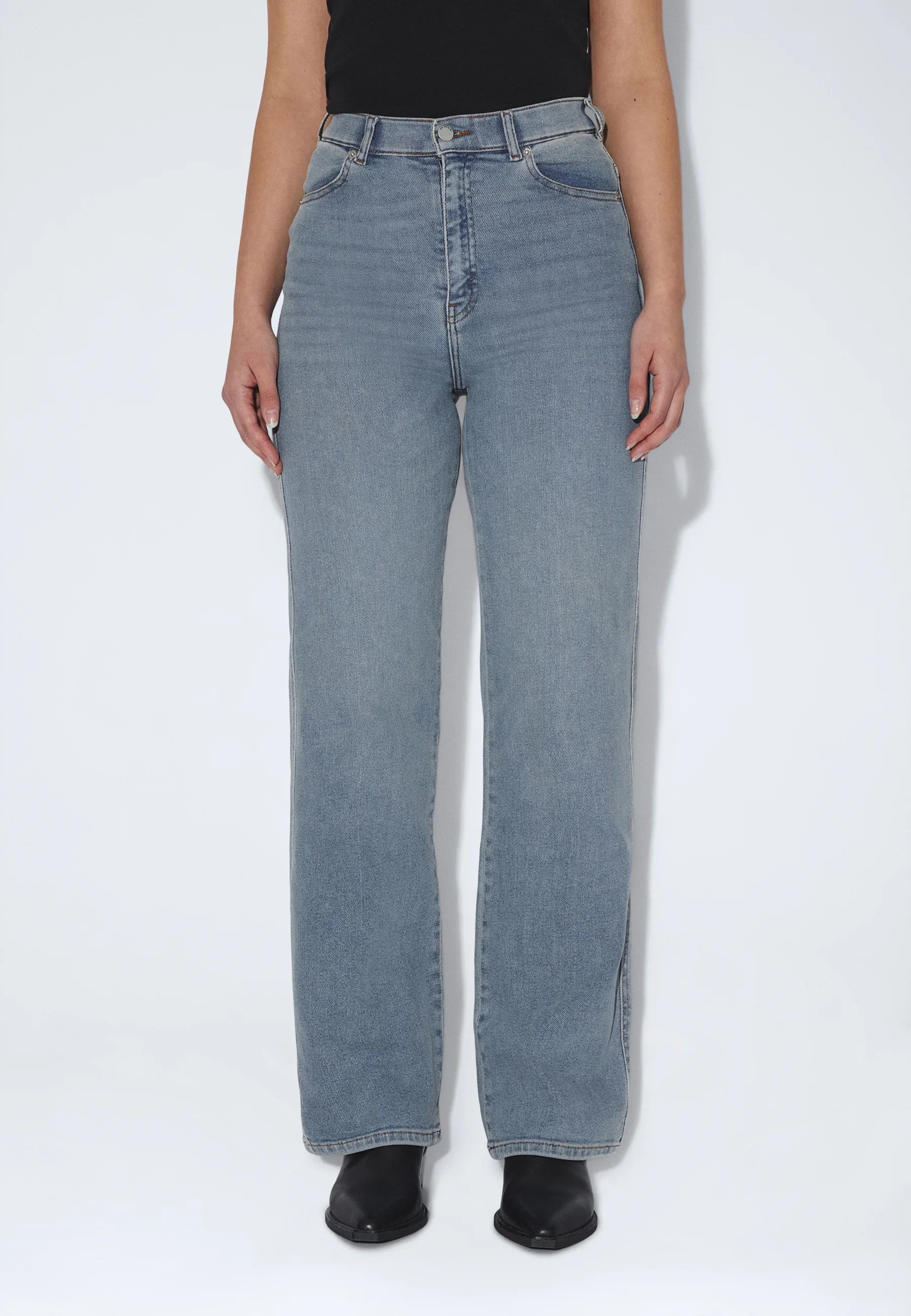2130106J88_DrDenim_MoxyHighStraight_CapeLightFadeVintage_main_W3_1