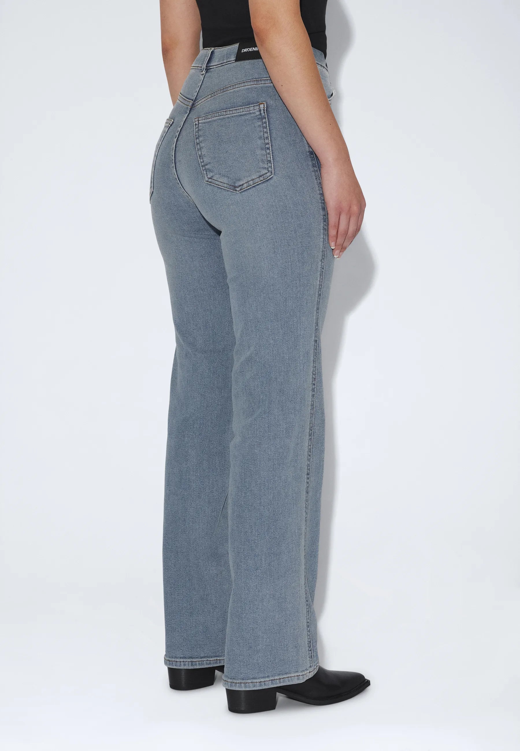 2130106J88_DrDenim_MoxyHighStraight_CapeLightFadeVintage_main_W4_1