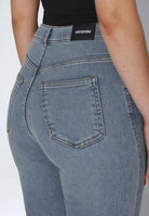 2130106J88_DrDenim_MoxyHighStraight_CapeLightFadeVintage_main_W5_2