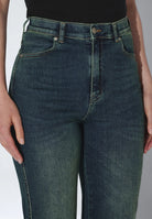 2130106V51_DrDenim_MoxyHighStraight_ValeGreenishFade_main_W5_1