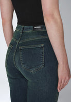 2130106V51_DrDenim_MoxyHighStraight_ValeGreenishFade_main_W5_2