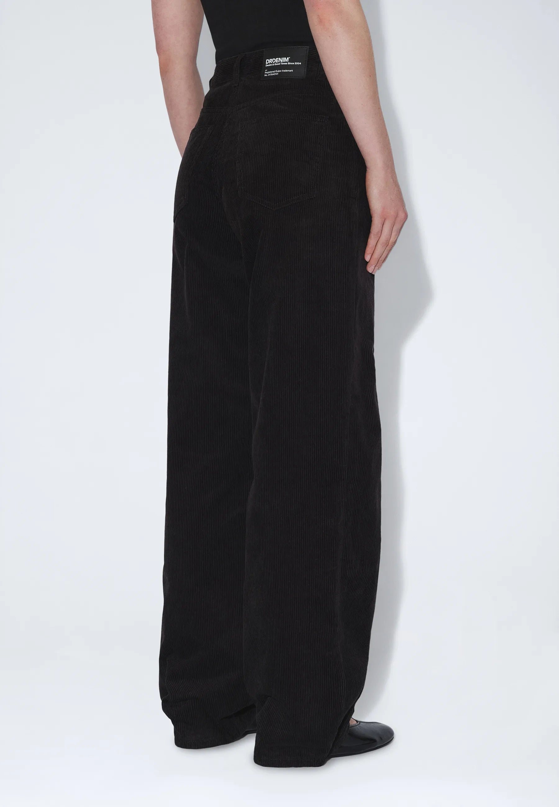 2230101102_DrDenim_DonnaHighRelaxed_BlackCord_main_W4_1