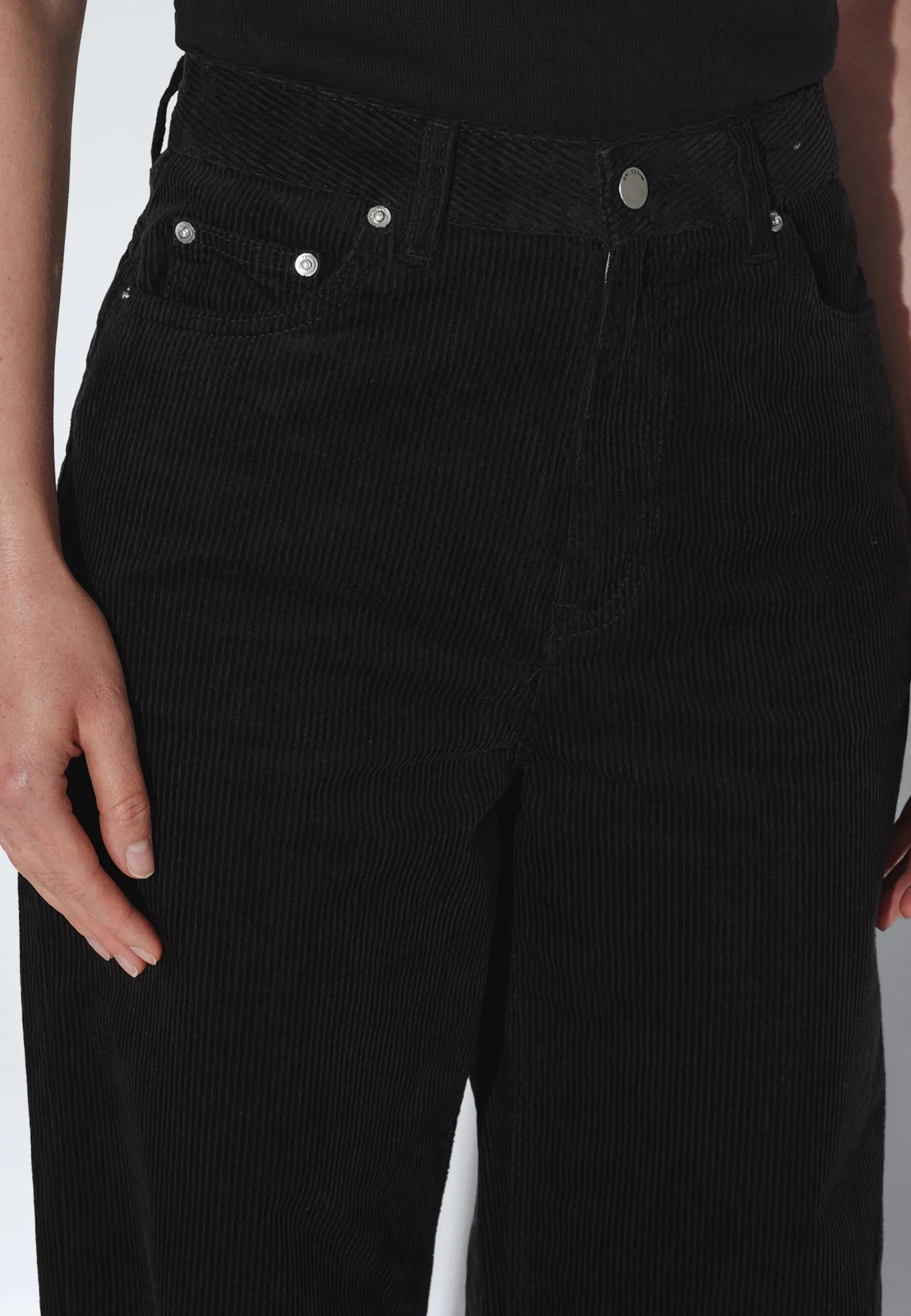 2230101102_DrDenim_DonnaHighRelaxed_BlackCord_main_W5_1