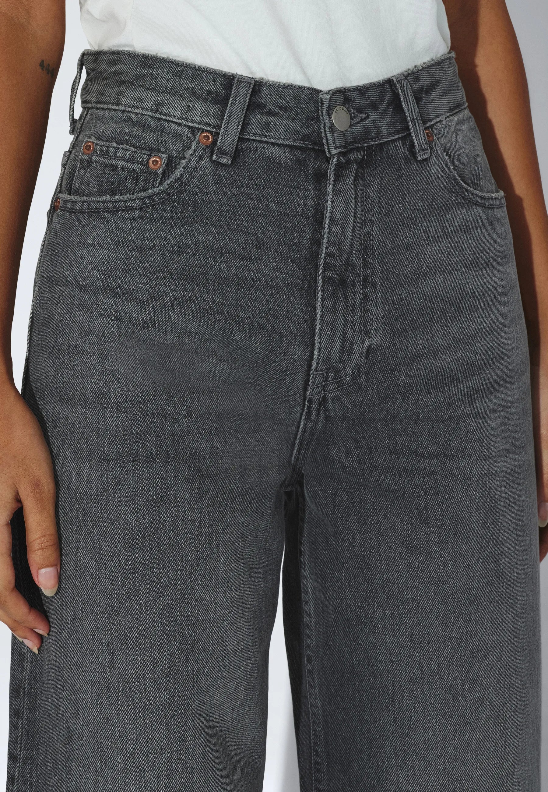 2230101184_DrDenim_DonnaHighRelaxed_MidGreyUsed_main_W5_1